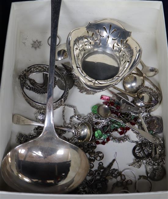 Mixed items of silver, silver plate and jewellery.